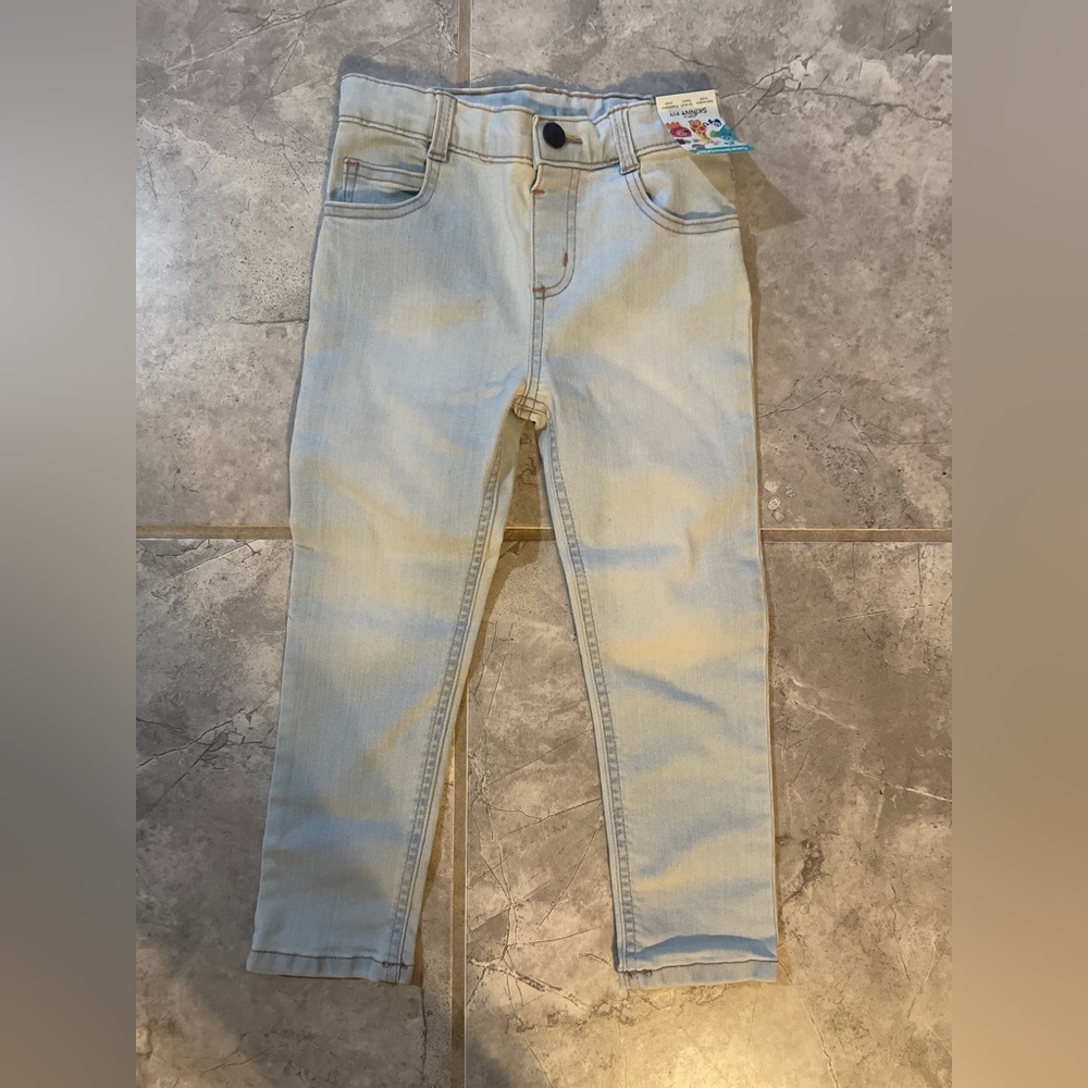 Light wash skinny jeans